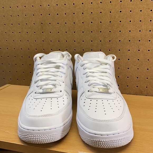 Nike Air Force 1 ‘07 Triple White Size 10 Men’s - Picture 3 of 12